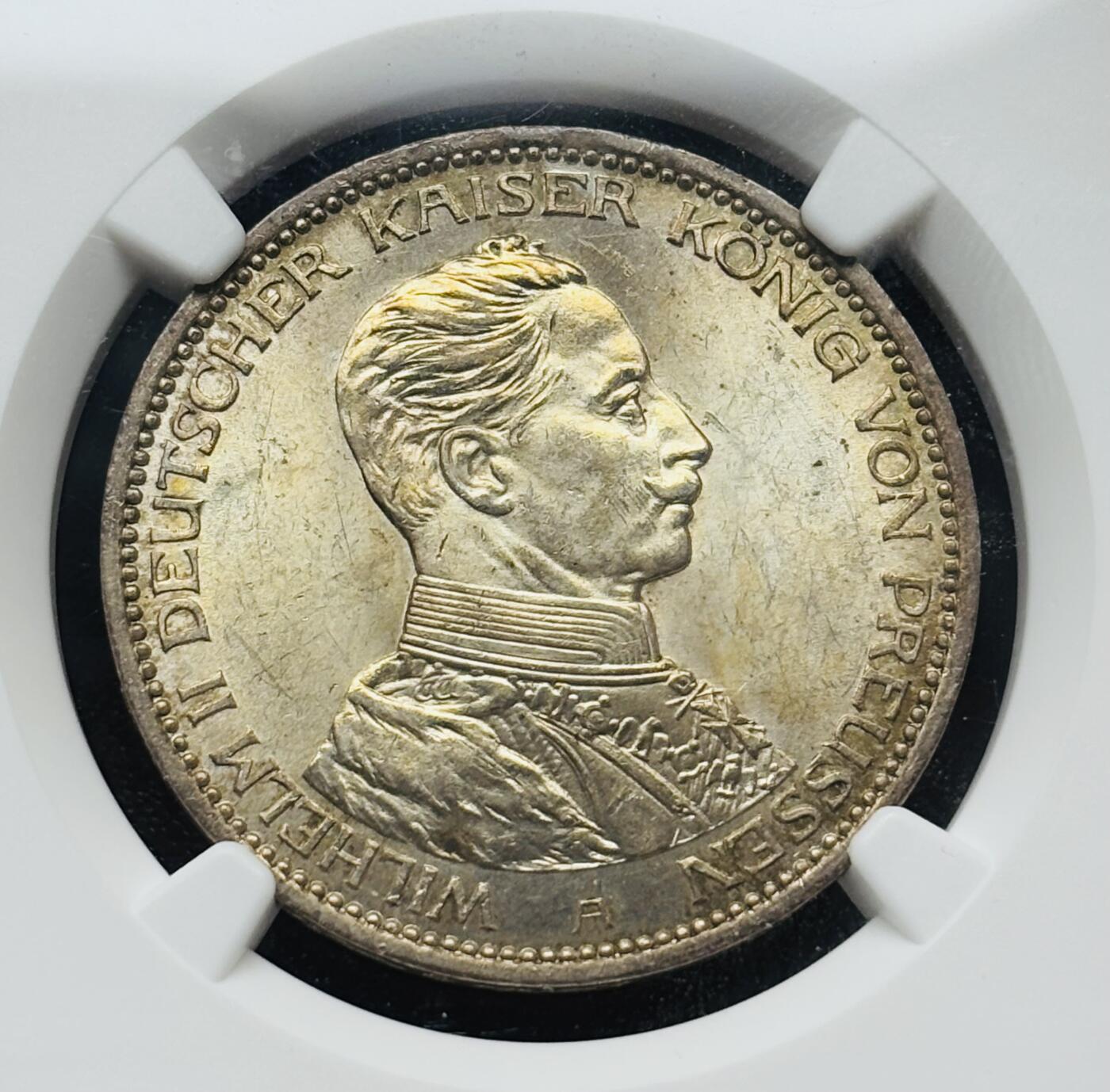 文馨钱币收藏第 283 场，【大雪鉴珍，寒英缀金】金银纪念币精品场，诚邀您的参与【长期接代拍品】 少见 1914 年德国图鲁士国王威廉二世戎装 5 马克大银币 NGC 评级 MS62 分，带点黄油包浆又不失车轮转光感，丝滑清晰