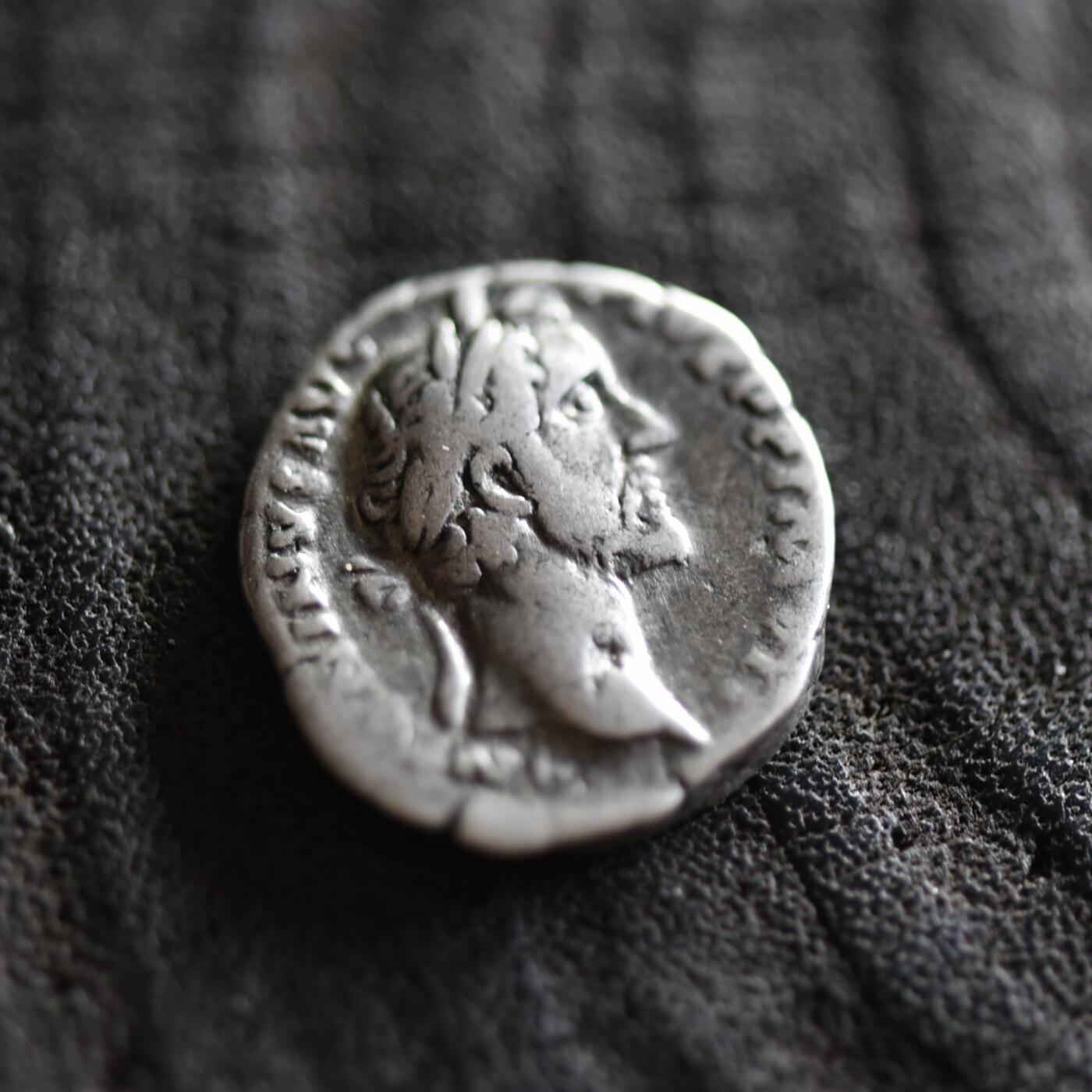 【良泉】【2025年最后一场】12月18日晚19.30点开拍！188组【直播场】西方古代钱币、丝路杂项、印章！ 公元157-158年【古罗马】安东尼·庇护，谷物/丰产女神（Annona）银币，3.02克