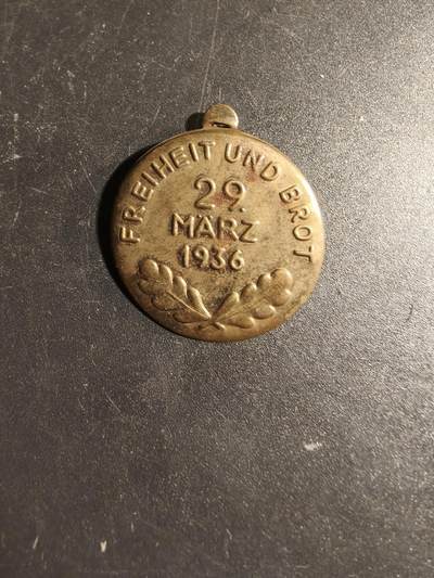 老王徽章第167期 - 德三1936“自由与面包”口号证章