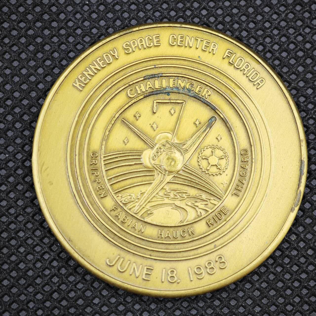 【淘币小摊】限时拍第八百一十六拍  纪念章场  满百包邮可预留两周  周一统一发货  肯尼迪航天中心纪念章 直径39mm
