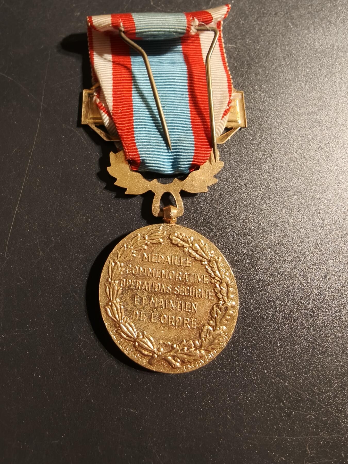 老王徽章第167期 法国北非安全行动奖章    阿尔及利亚勋条