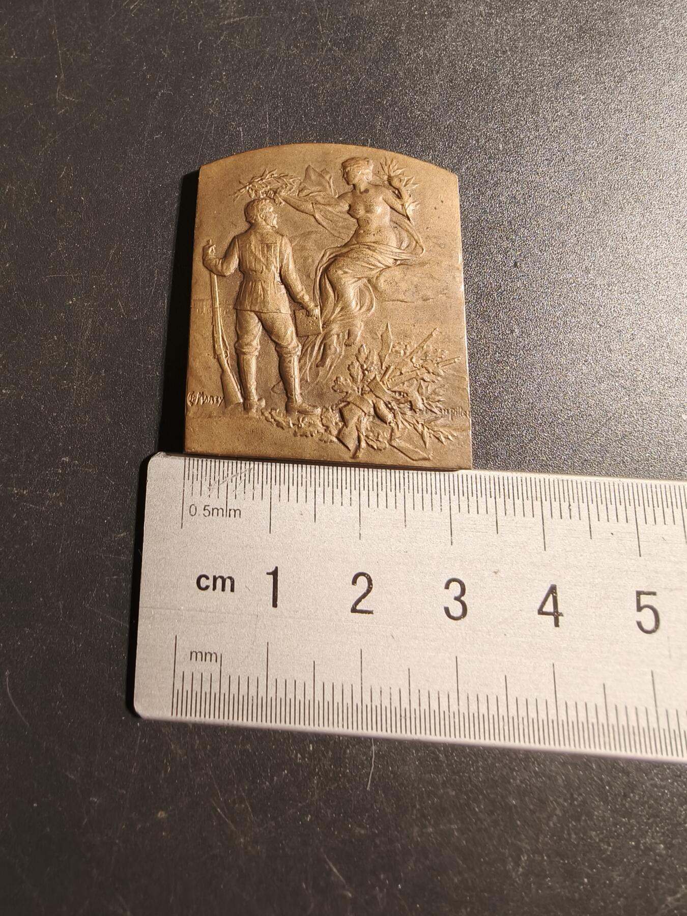 老王徽章第167期 法国吕内维尔射击协会方形大铜章     尺寸39×30mm.    重量28.9g