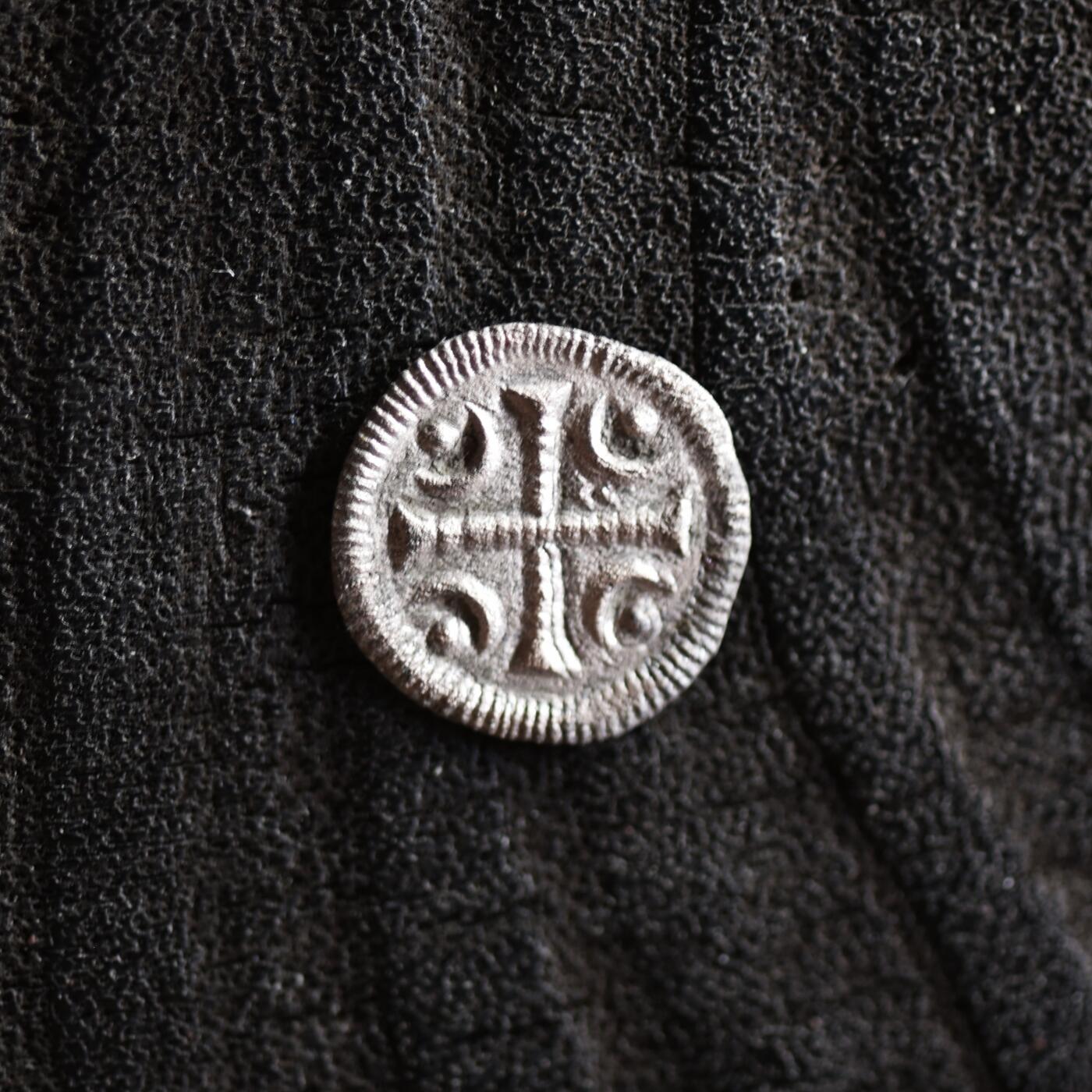 【良泉】【2025年最后一场】12月18日晚19.30点开拍！188组【直播场】西方古代钱币、丝路杂项、印章！ 【极美品】公元1131-1141年【中世纪】匈牙利，阿尔帕德王朝国王——贝拉二世 第纳尔【微型】银币，0.33克