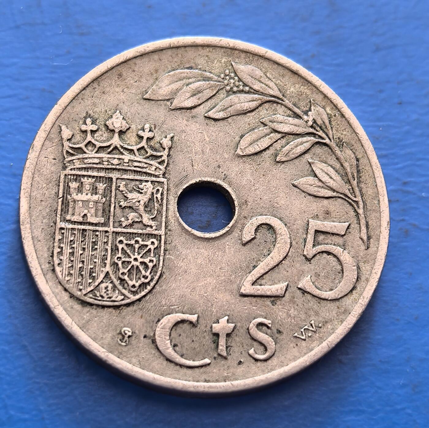 外国优质老铜币银币，周六九点倒数截拍，满百包邮，可寄存半年，喜欢朋友微信扫描二维码可直接参拍 西班牙1937年25分