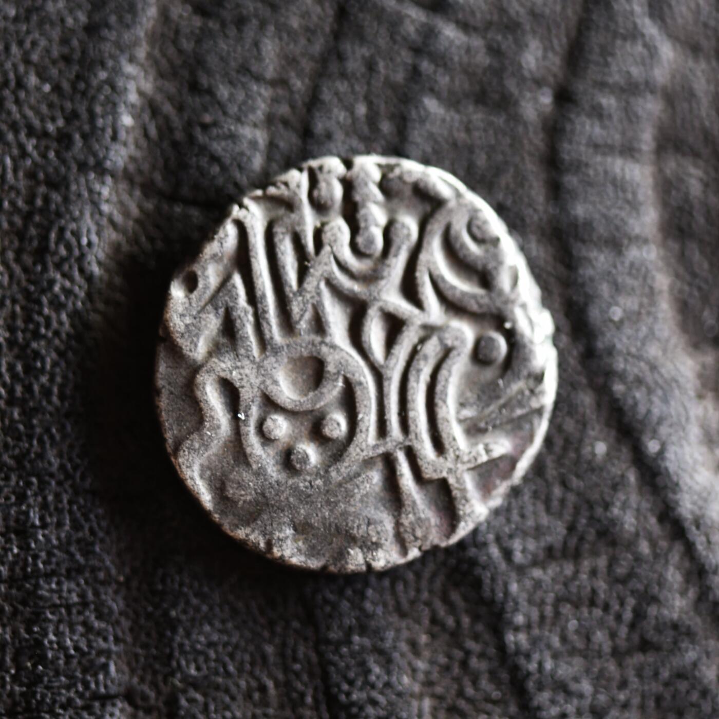 【良泉】【2025年最后一场】12月18日晚19.30点开拍！188组【直播场】西方古代钱币、丝路杂项、印章！ 公元850-970年【萨西王朝】萨曼塔·提婆（喀布尔地方版）瘤牛/骑士银币，3.13克