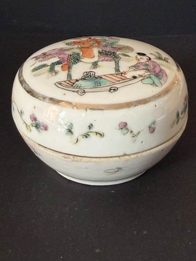 海外回流精品拍卖（五一专场） 法国回流晚清粉彩麒麟送子粉盒 直径：8cm。无冲线无磕碰品相好