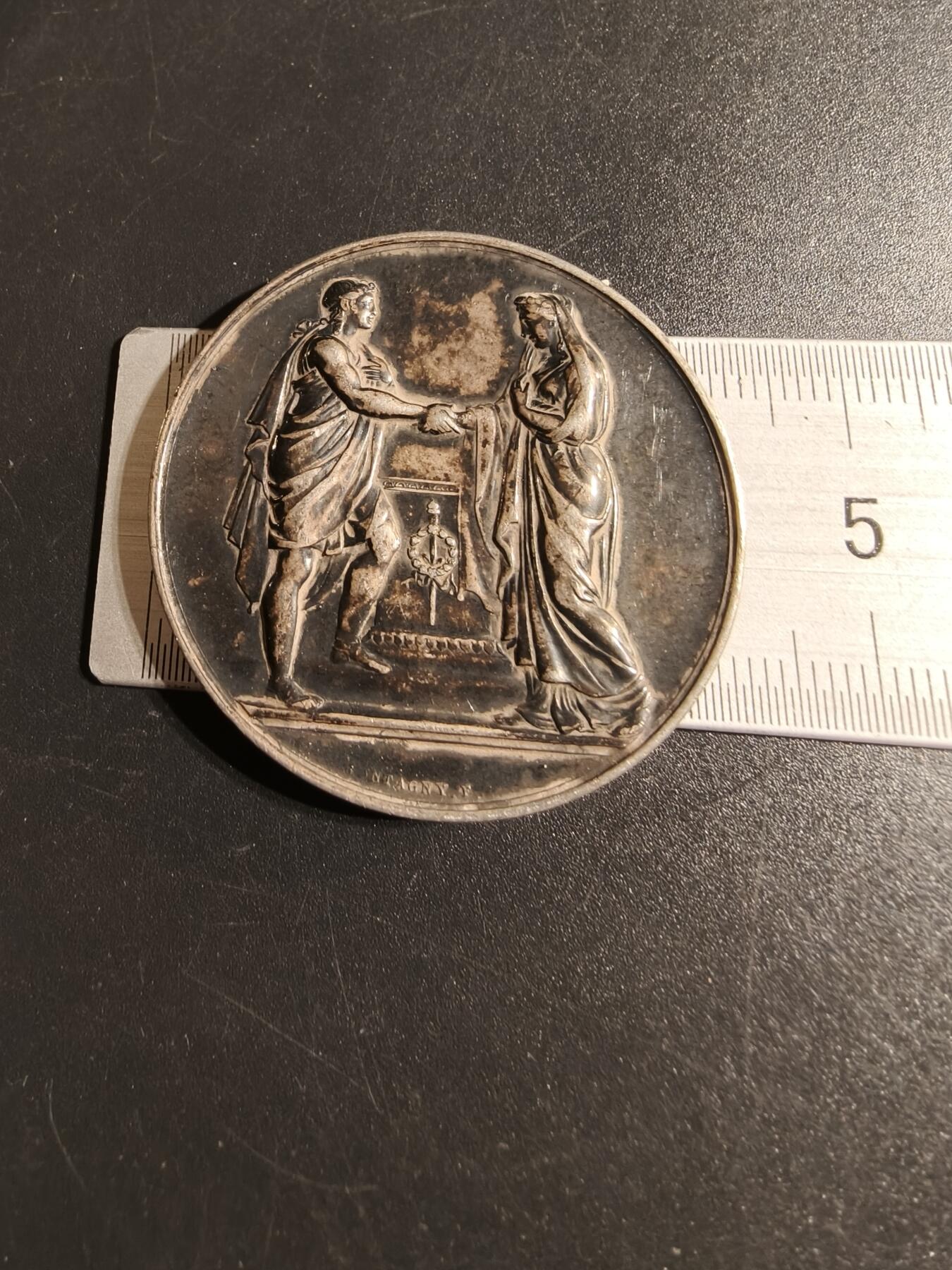 老王徽章第167期 法国银婚章    原盒     少见大尺寸版    950银带背铭1889年     直径42mm.    重量31.1g