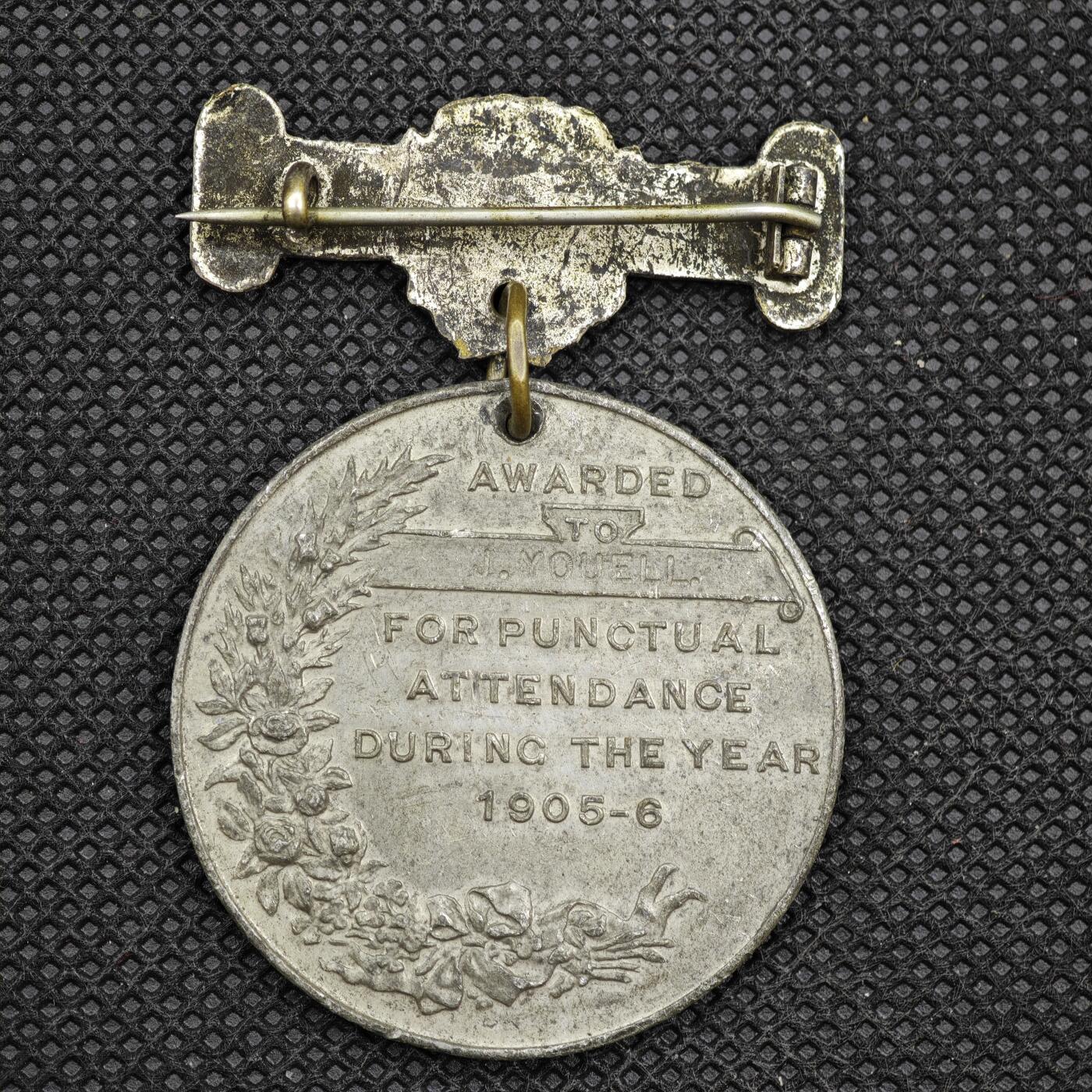 【淘币小摊】限时拍第八百一十六拍  纪念章场  满百包邮可预留两周  周一统一发货   英国1905年爱德华七世年度出勤优异奖章直径39mm