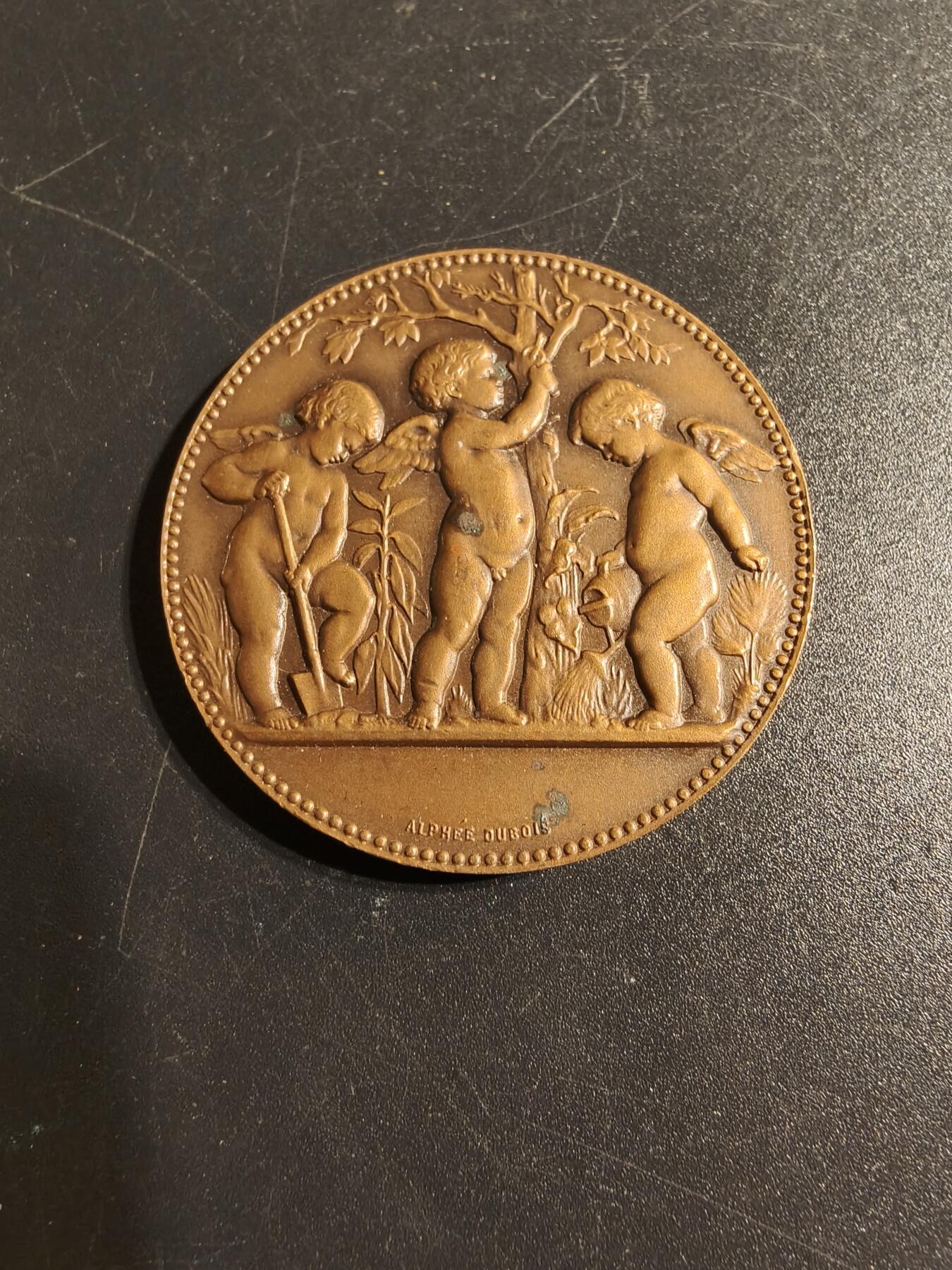 老王徽章第167期 法国朗贝尔萨工人花园协会大铜章    原盒    小天使形象    直径41mm.   重量35.3g