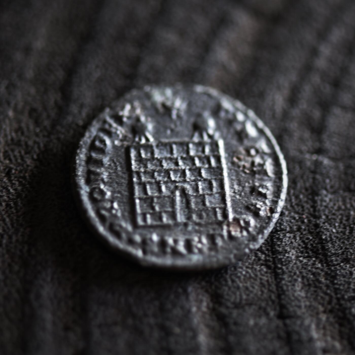 【良泉】【2025年最后一场】12月18日晚19.30点开拍！188组【直播场】西方古代钱币、丝路杂项、印章！ 公元324-326年【古罗马】君士坦丁大帝“军塔营门”铜币，基齐库斯造币厂打制，2.21克