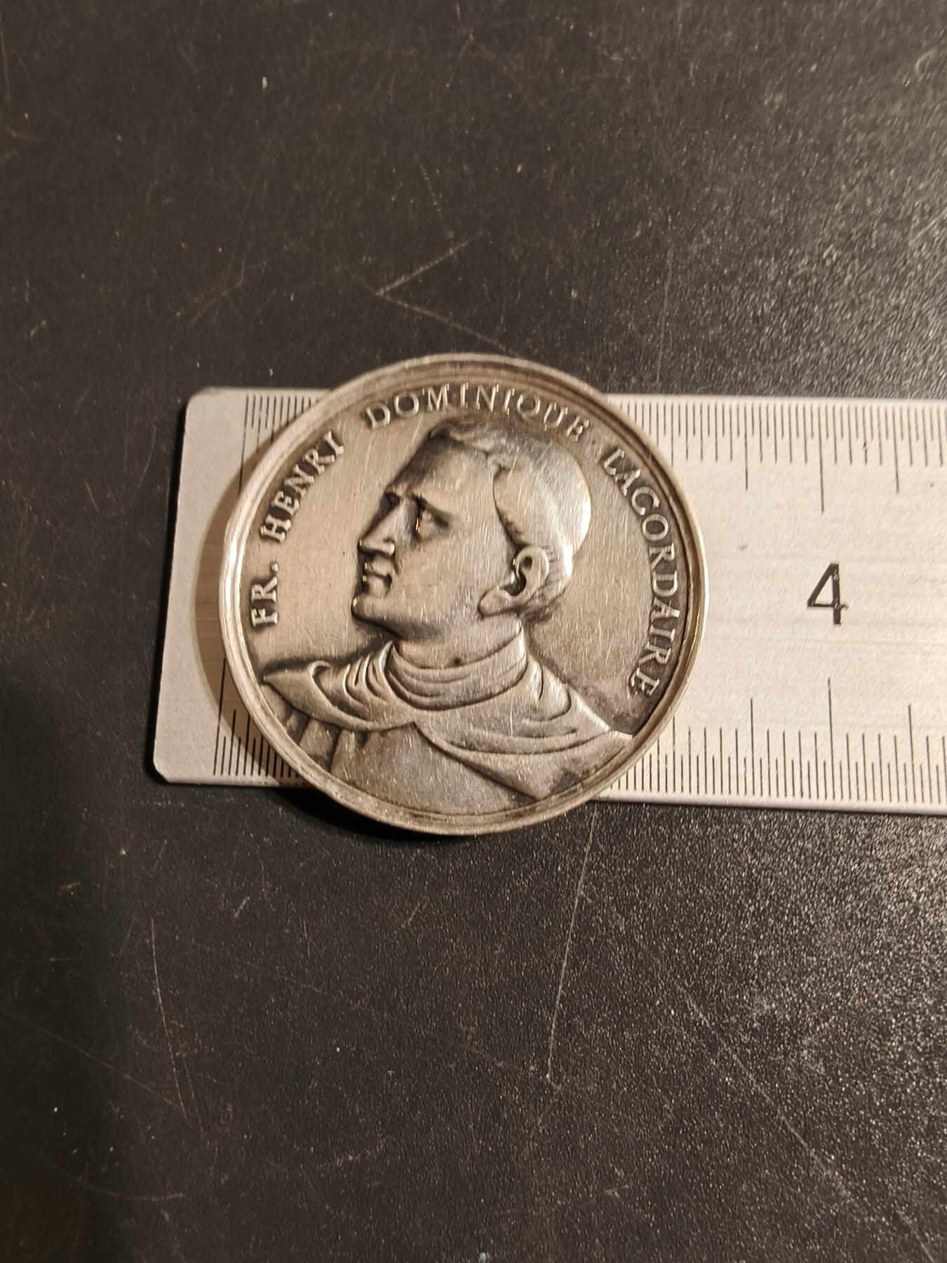 老王徽章第167期 法国亨利·多米尼克·拉科代尔银质代币    蜜蜂950银标     直径32mm.   重量12.7g