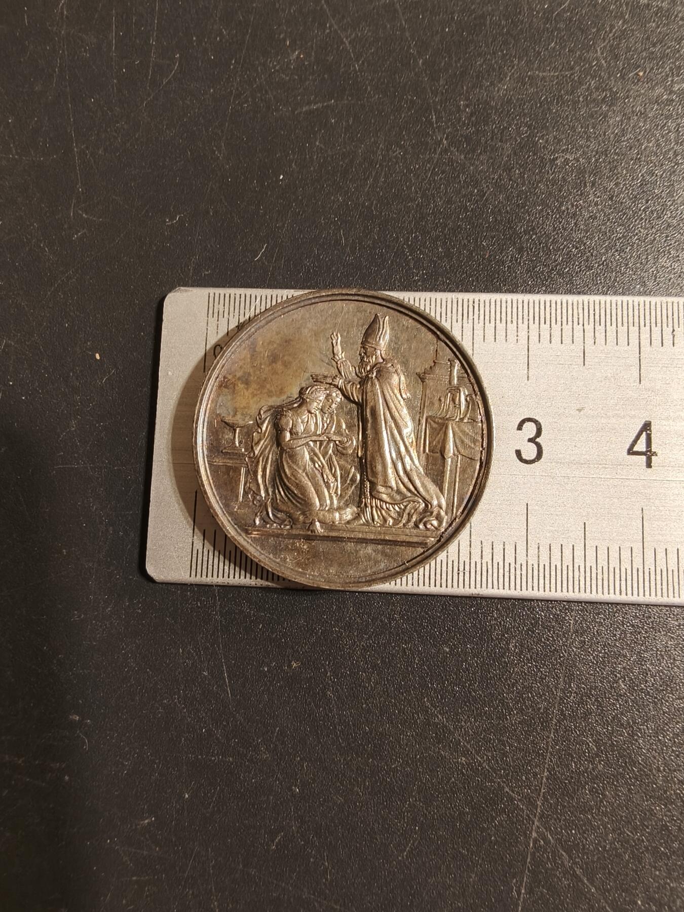 老王徽章第167期 法国银婚章    950银   极早期无边铭    直径27mm.   重量9.2g