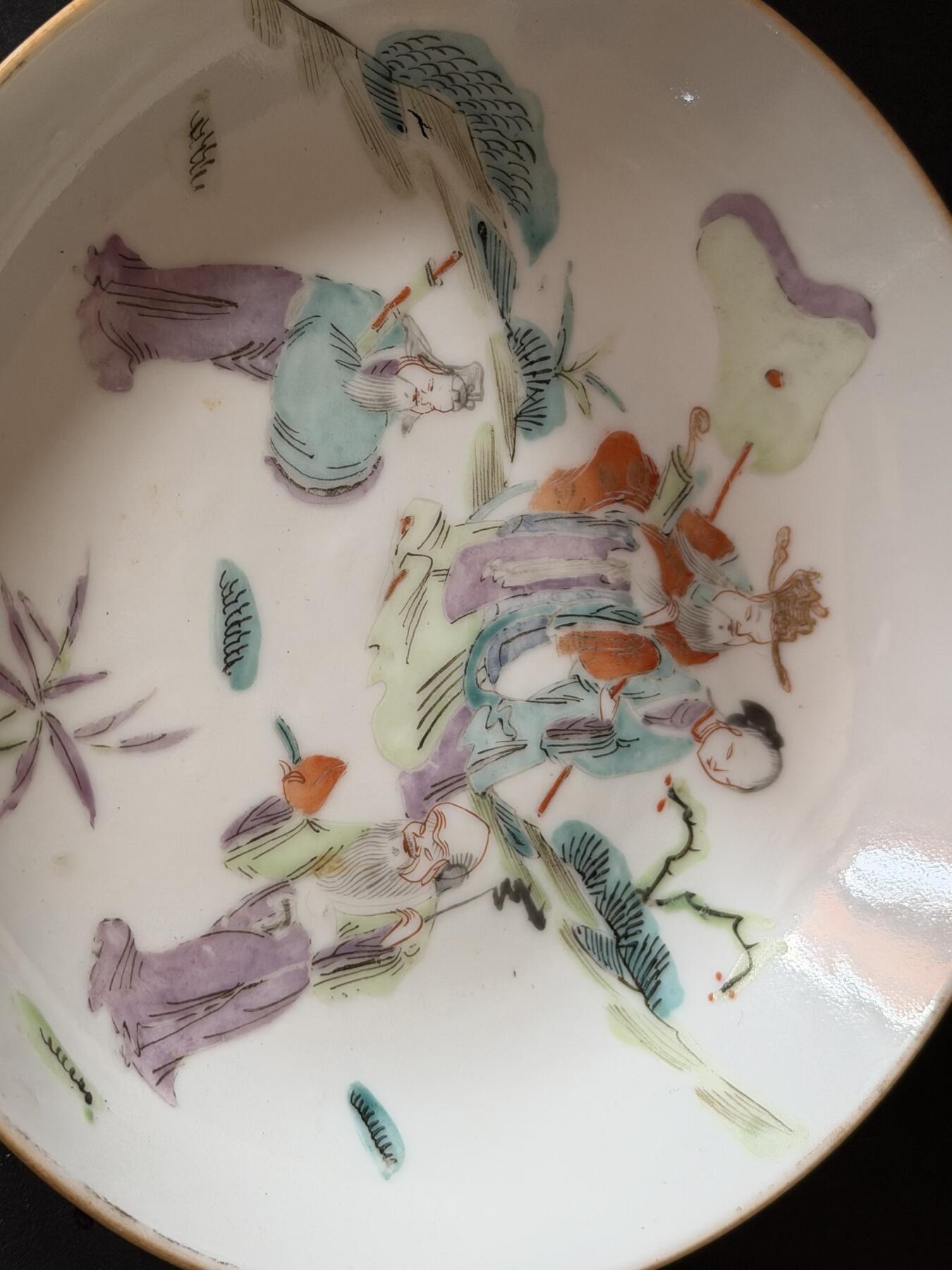 海外回流精品拍卖 法国回流晚清粉彩人物盘 尺寸：口径约13.5cm 盘面人物手绘，底部有款。无磕碰无冲线，品相好。