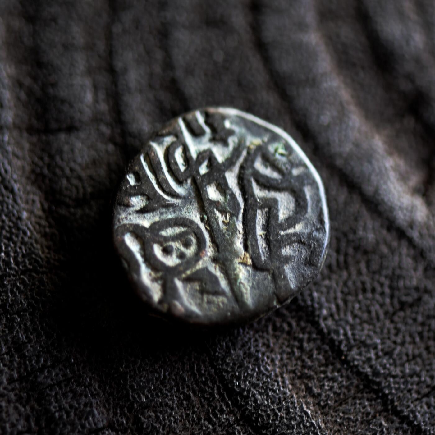 【良泉】【2025年最后一场】12月18日晚19.30点开拍！188组【直播场】西方古代钱币、丝路杂项、印章！ 公元1169-1177年【乔汉王朝】拉贾·索姆斯瓦拉·提婆，吉塔尔，3.4克