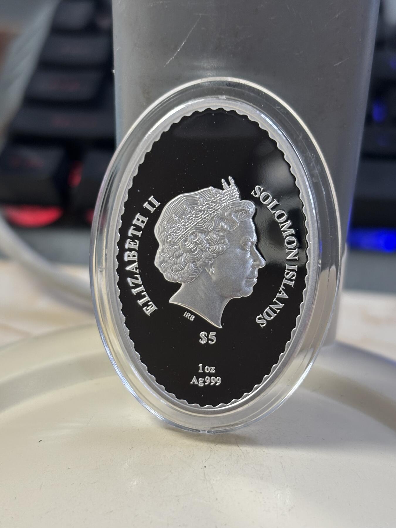 第184期拍卖 所罗门2020年俄罗斯套娃圣诞老人椭圆彩色1盎司纪念银币,999银，发行量5000枚