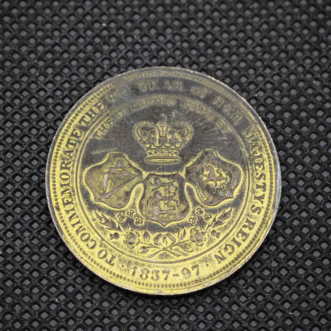 【淘币小摊】限时拍第八百一十六拍  纪念章场  满百包邮可预留两周  周一统一发货   英国1897年维多利亚女王登基60周年纪念章直径32mm