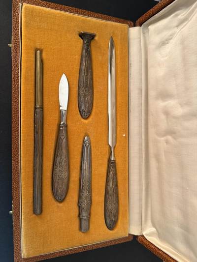 海外回流精品拍卖 - 法国回流西洋古董银制文房四宝套装 带原装盒。重89.6g，纹饰精美。