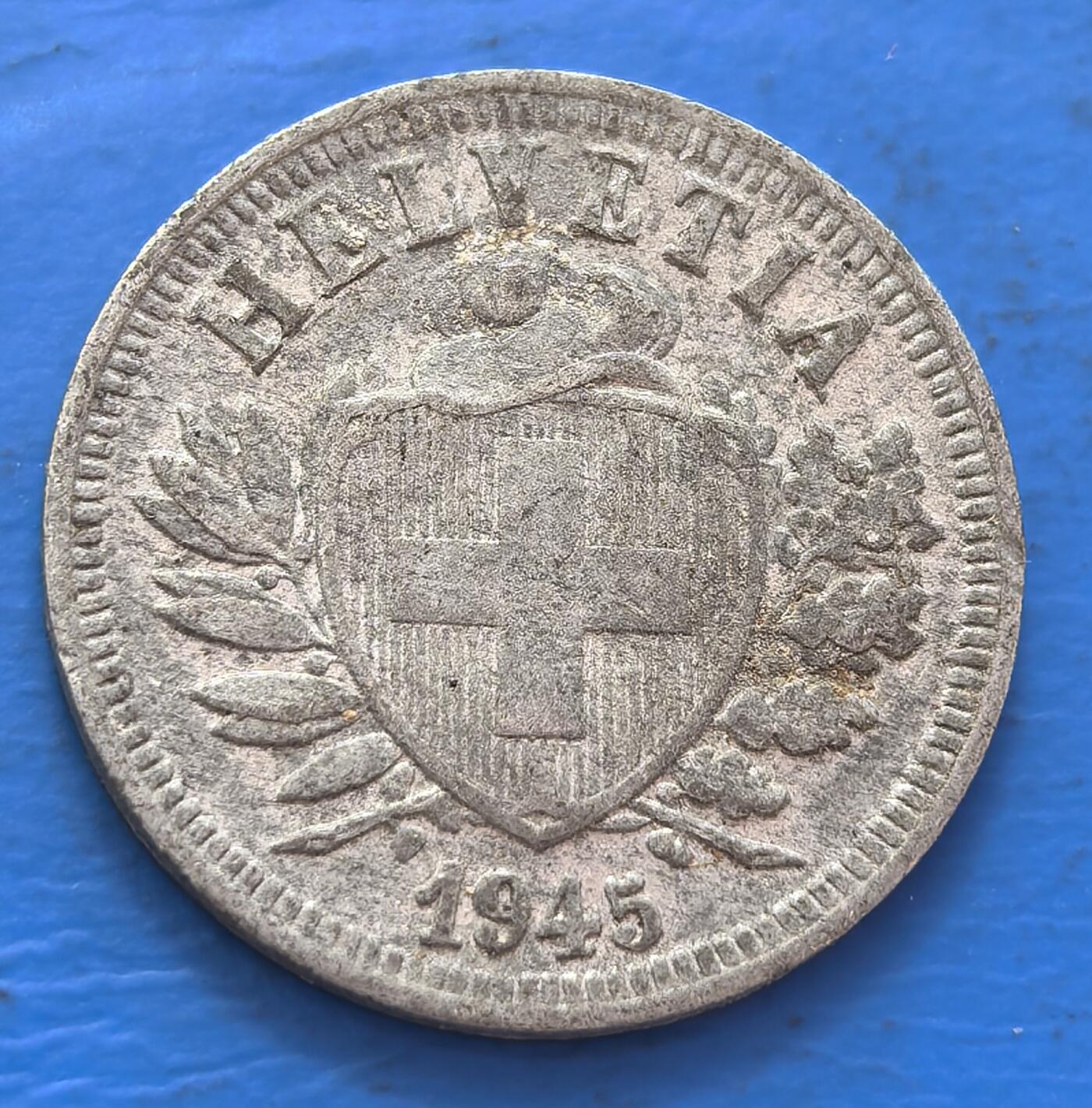 外国优质老铜币银币，周六九点倒数截拍，满百包邮，可寄存半年，喜欢朋友微信扫描二维码可直接参拍 瑞士1945年2分