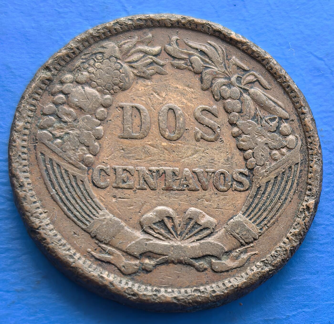 外国优质老铜币银币，周六九点倒数截拍，满百包邮，可寄存半年，喜欢朋友微信扫描二维码可直接参拍 秘鲁1895年2分大铜币