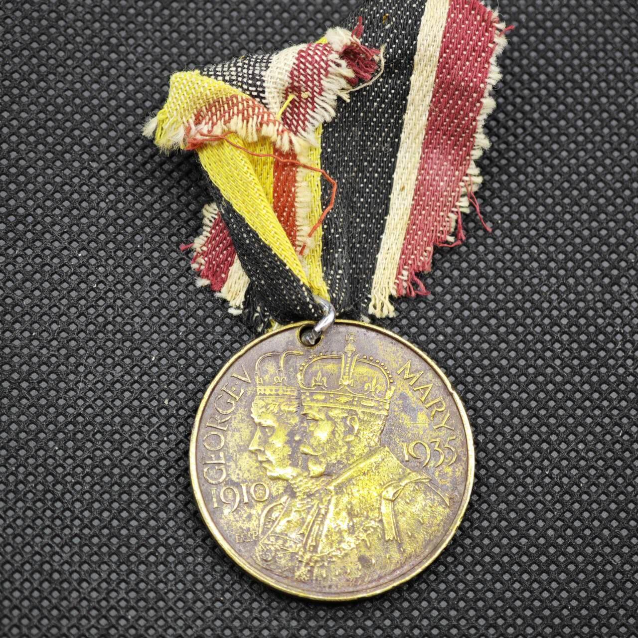 【淘币小摊】限时拍第八百一十六拍  纪念章场  满百包邮可预留两周  周一统一发货   英国1935年乔治五世登基银禧纪念章直径35mm