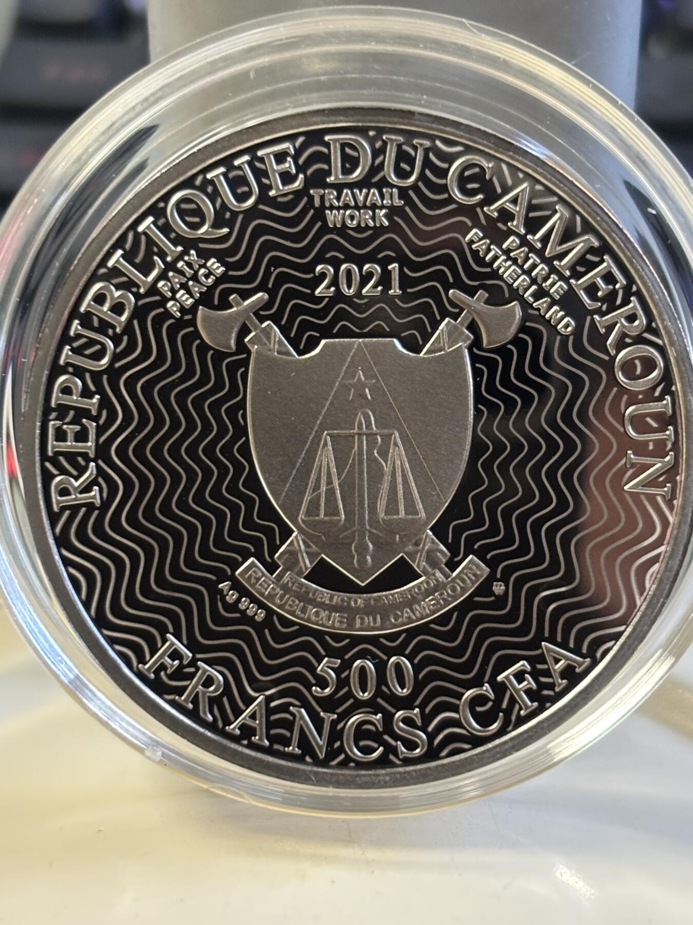 第184期拍卖 喀麦隆2021年太阳系系列太阳钌化镀金彩印纪念银币，金属:999银钌化镀金，重量:17.5克，直径:50毫米，发行：555枚