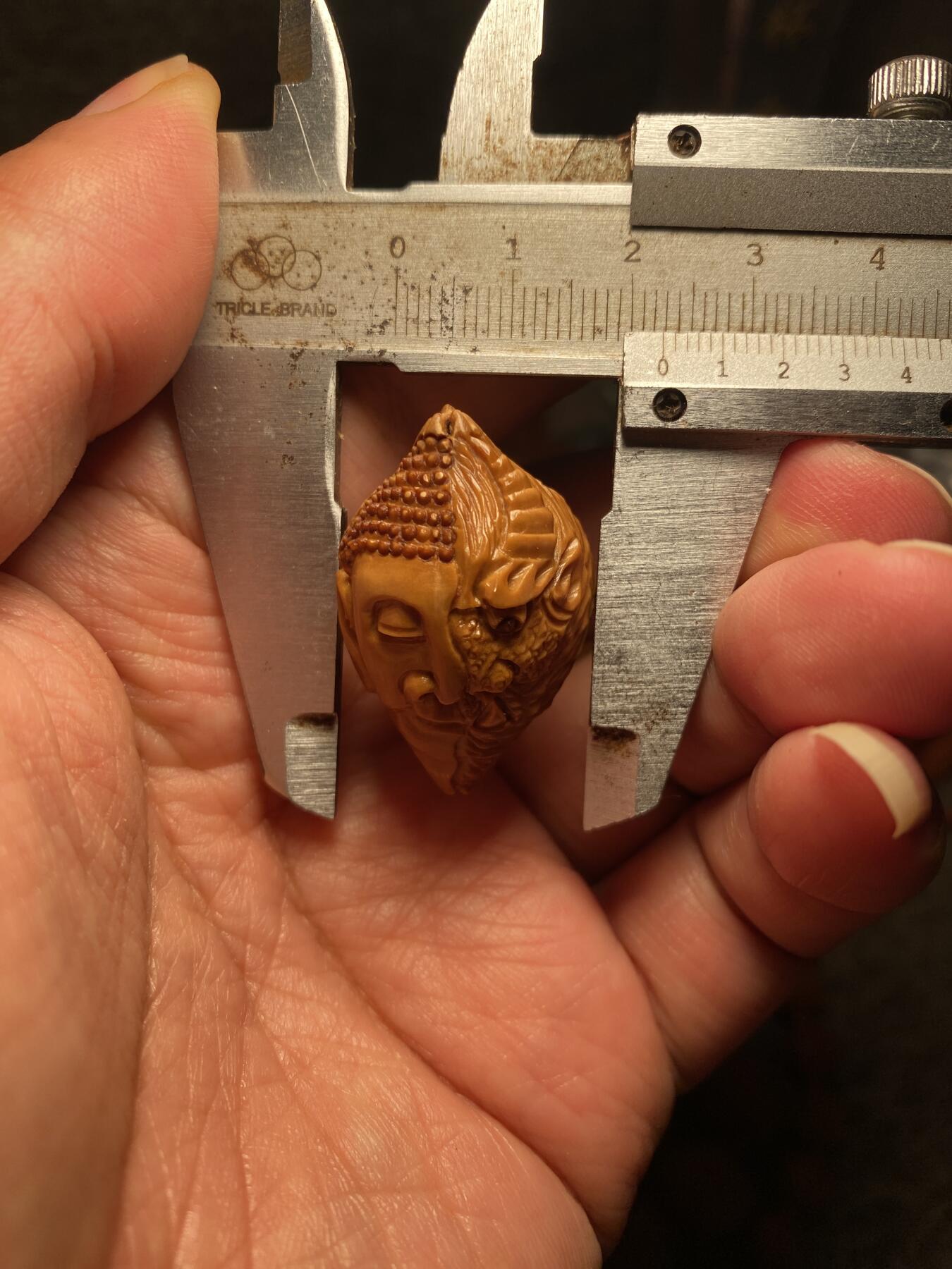 中国非物质文化遗产，苏工核雕 福利苏工核雕，纯手工雕刻，老苏工一念佛魔，个性十足，等待有缘人尺寸2。29x3.55喜欢的来