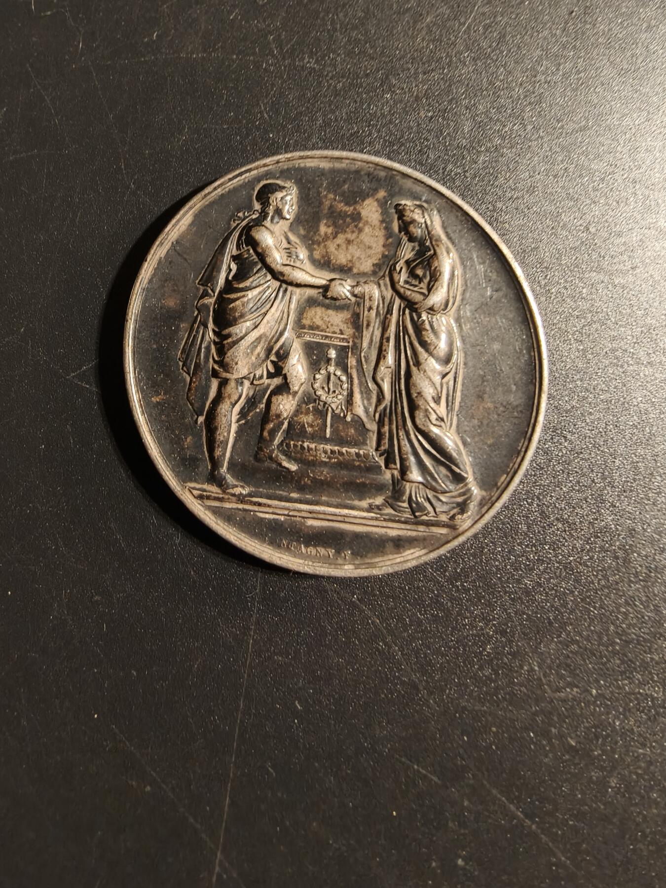 老王徽章第167期 法国银婚章    原盒     少见大尺寸版    950银带背铭1889年     直径42mm.    重量31.1g