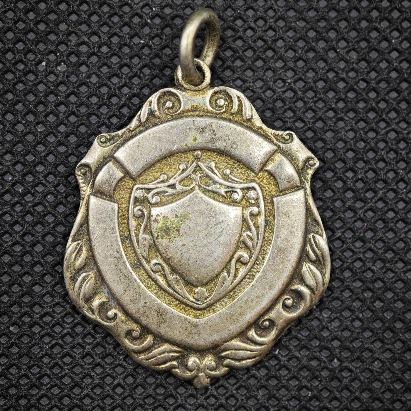 【淘币小摊】限时拍第八百一十六拍  纪念章场  满百包邮可预留两周  周一统一发货   1967-68赛季H.&D.A.F.L.伯罗斯杯亚军奖章直径30mm