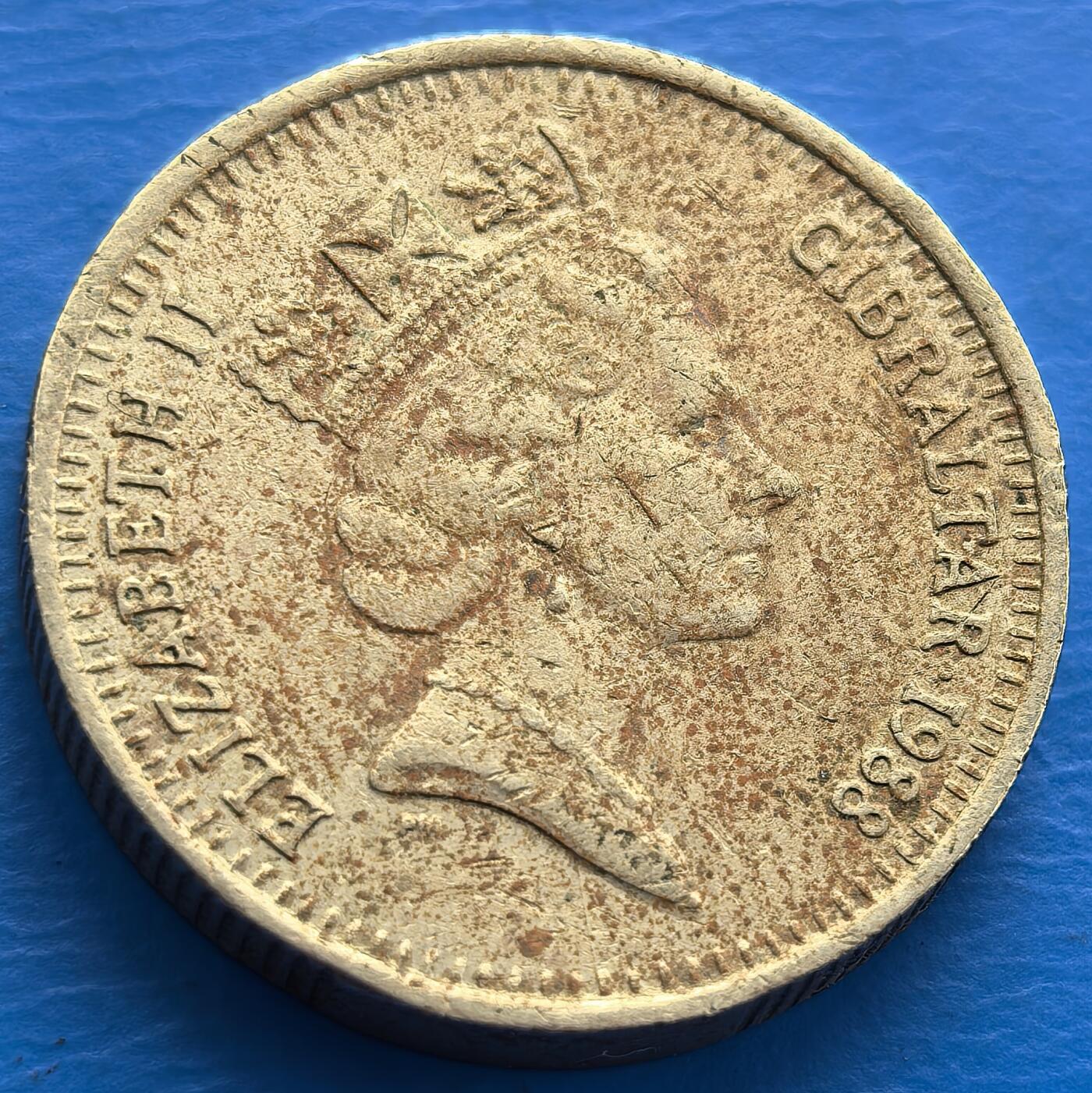 外国优质老铜币银币，周六九点倒数截拍，满百包邮，可寄存半年，喜欢朋友微信扫描二维码可直接参拍 直布罗陀1镑