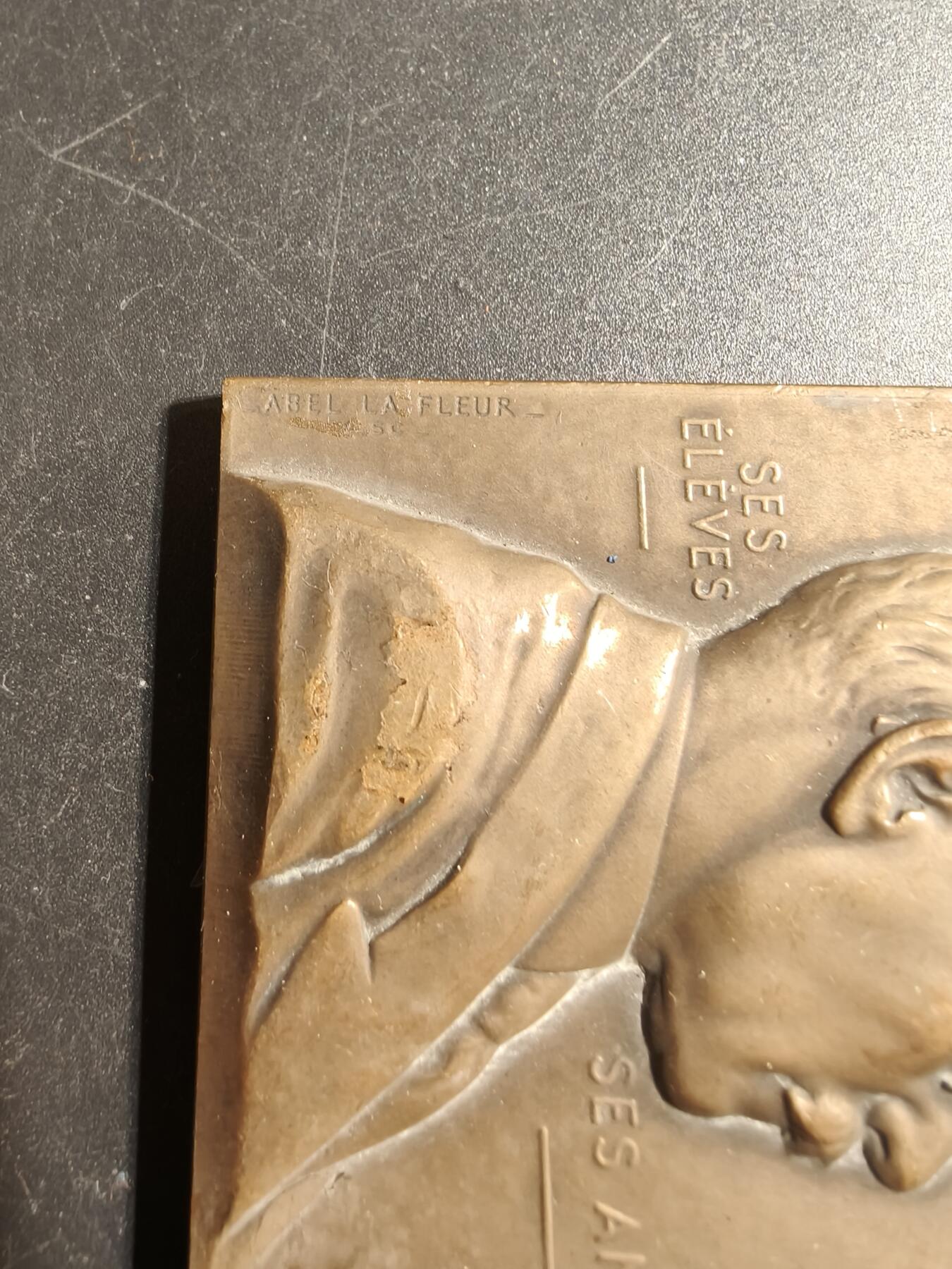 老王徽章第167期 法国口腔科专家路易·卢梭-德塞勒教授方形大铜章    高浮雕    尺寸51×66mm.    重量119.2g