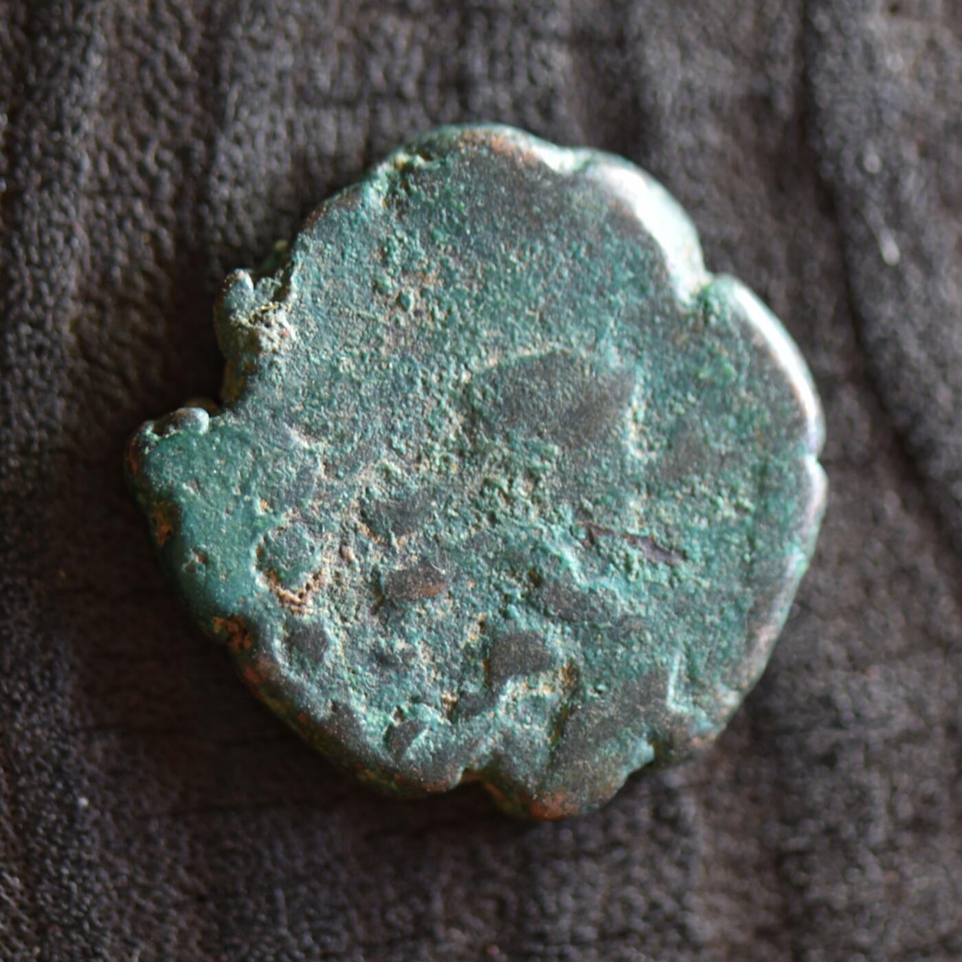 【良泉】【2025年最后一场】12月18日晚19.30点开拍！188组【直播场】西方古代钱币、丝路杂项、印章！ 约1780-1850年【阿富汗】自治地区打制“弯刀”法鲁斯铜币，6.3克