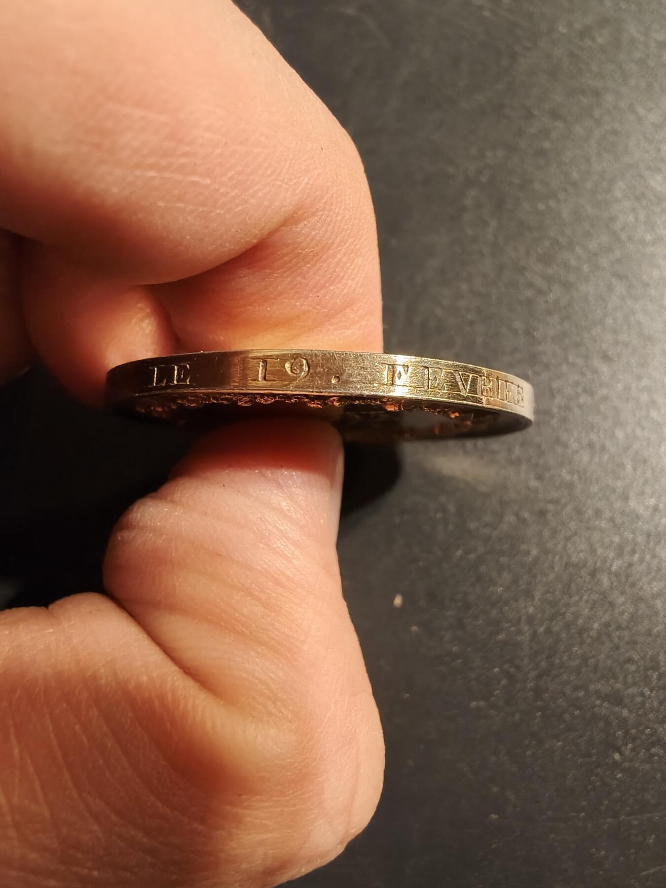 老王徽章第167期 法国大尺寸镀金银婚章    原盒    950银镀金    大尺寸直径34mm.   重量18.2g.     带边铭背铭     少见极早期1822年！