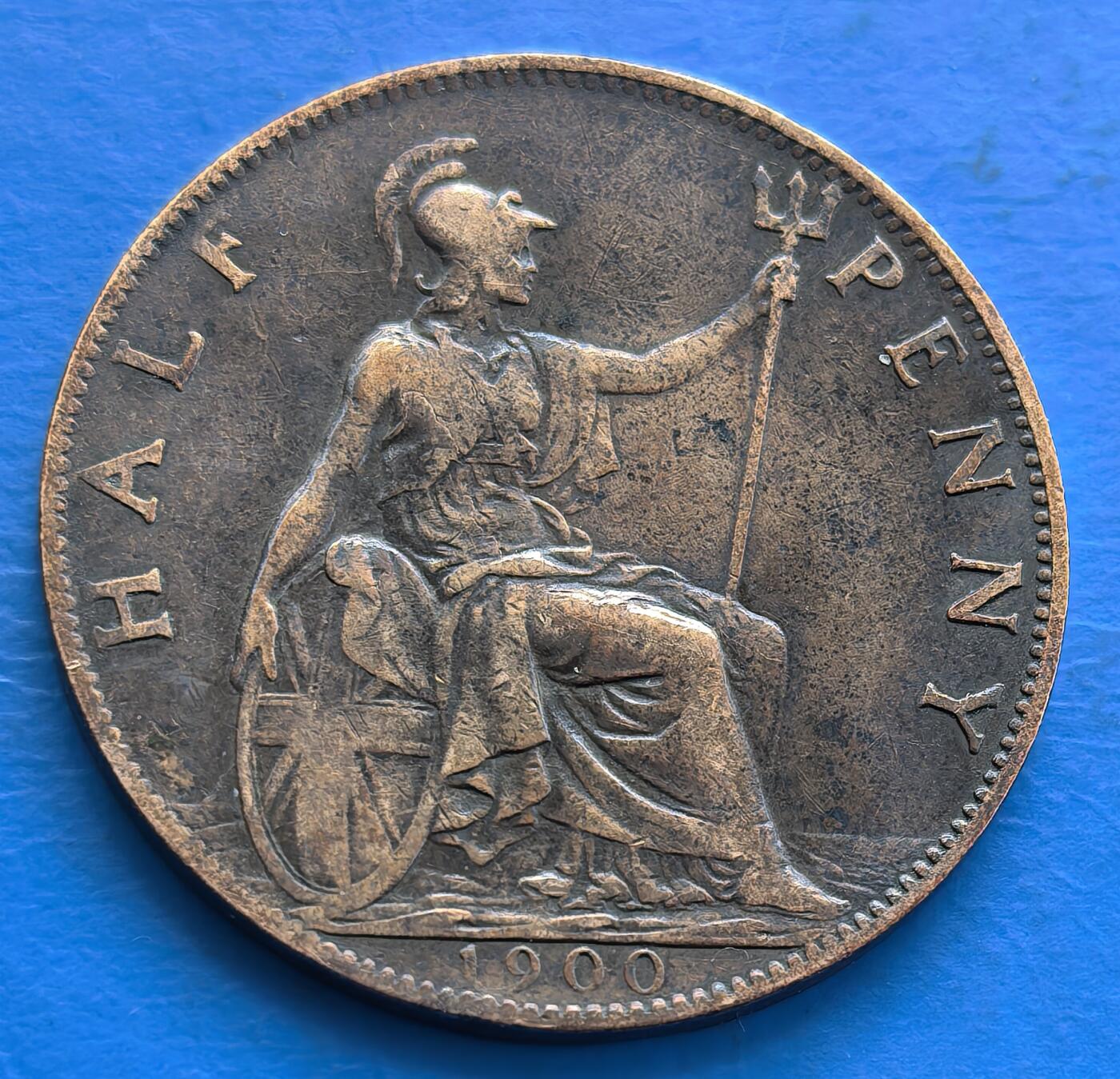 外国优质老铜币银币，周六九点倒数截拍，满百包邮，可寄存半年，喜欢朋友微信扫描二维码可直接参拍 英国1900年半便士维多利亚老年皇冠披莎版