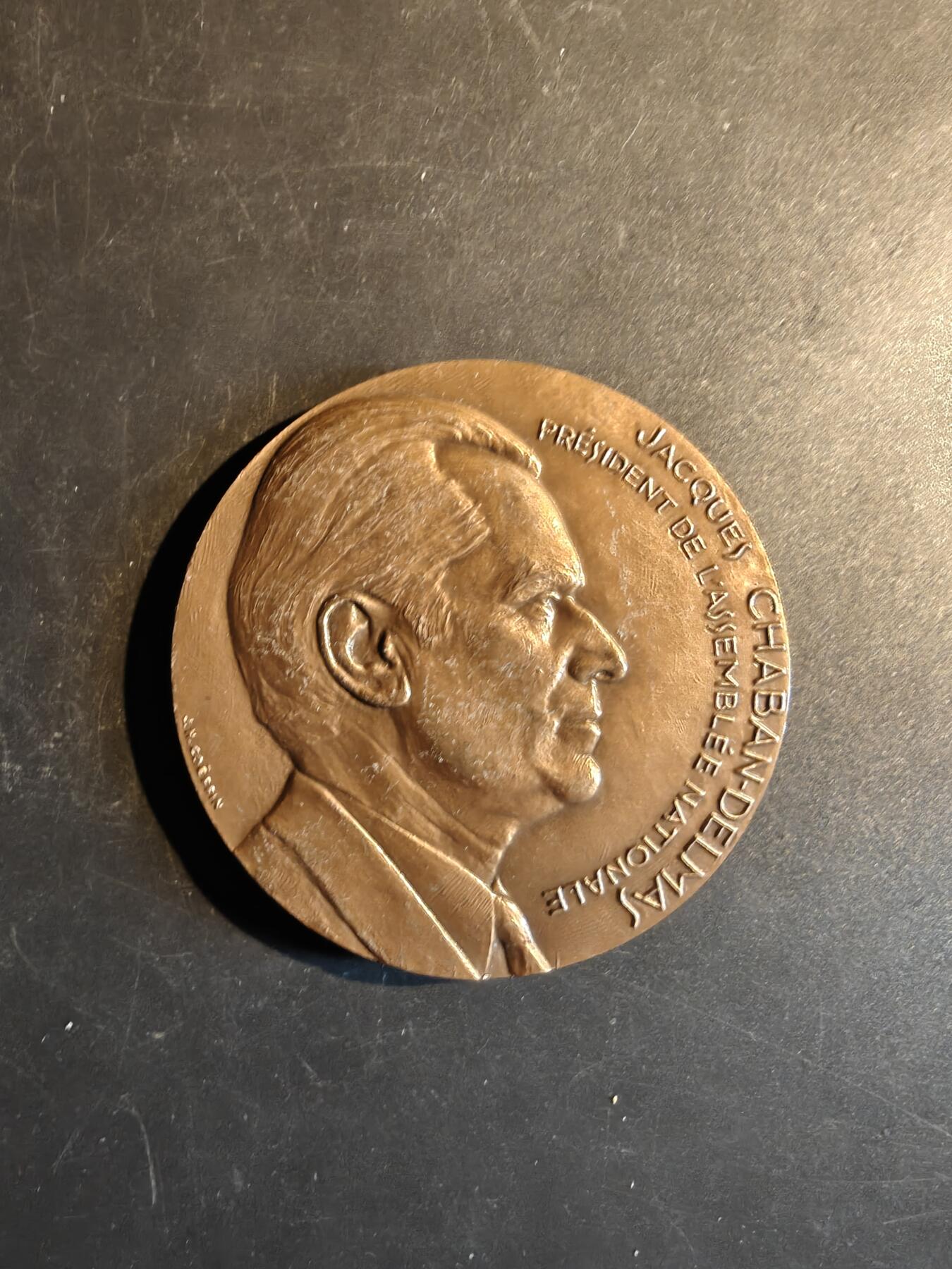 老王徽章第167期 法国国民议会主席雅克·沙邦-戴尔马大铜章     直径72mm.    重量175.7g