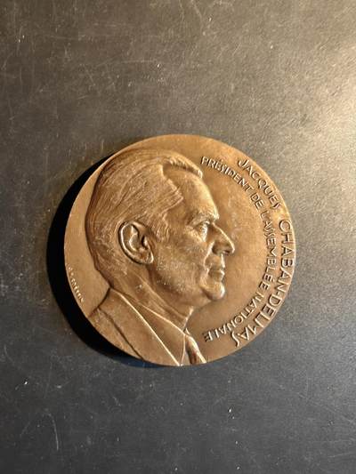 老王徽章第167期 - 法国国民议会主席雅克·沙邦-戴尔马大铜章     直径72mm.    重量175.7g