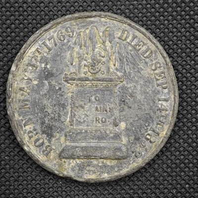 【淘币小摊】限时拍第八百一十六拍  纪念章场  满百包邮可预留两周  周一统一发货  -  英国威灵顿公爵生平简介锡章直径45mm