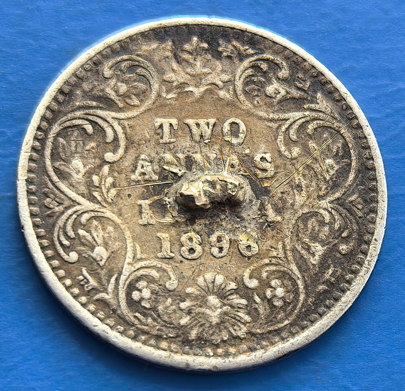 外国优质老铜币银币，周六九点倒数截拍，满百包邮，可寄存半年，喜欢朋友微信扫描二维码可直接参拍 印度1898年2安娜银币