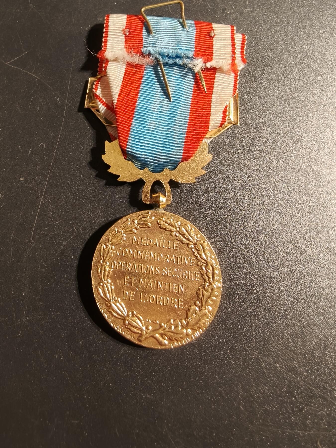 老王徽章第167期 法国北非安全行动奖章    阿尔及利亚勋条