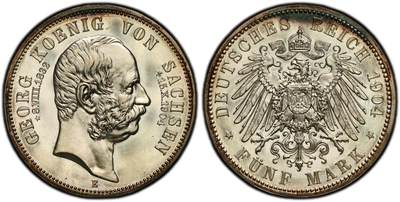 万国钱币拍卖第056期 - PCGS PR64CAM 1904年德国萨克森乔治国王逝世纪念精制5马克 发行量仅仅70枚的PROOF马克品种 来自德累斯顿穆尔登胡腾厂的顶级精制工艺 深度水波纹镜面喷砂质感 PCGS冠军分 难得一见
