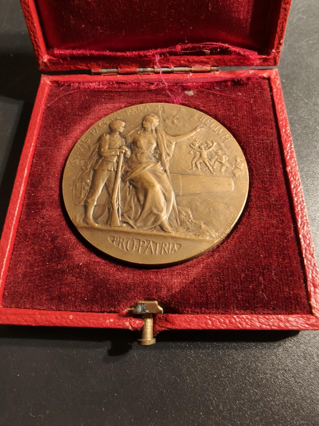 老王徽章第167期 法国战争部铜级战争准备大铜章     原盒     直径50mm.   重量67.8g