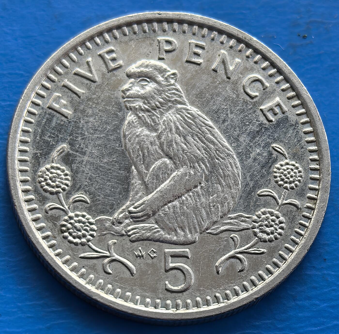 外国优质老铜币银币，周六九点倒数截拍，满百包邮，可寄存半年，喜欢朋友微信扫描二维码可直接参拍 直布罗陀5便士