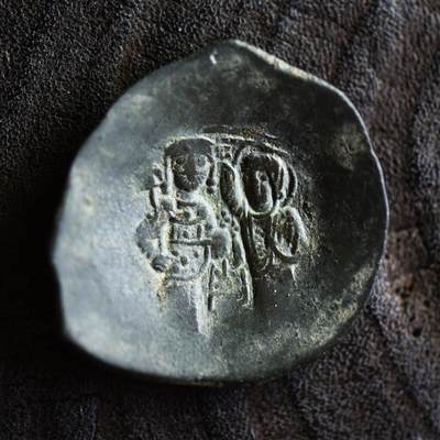 【良泉】【2025年最后一场】12月18日晚19.30点开拍！188组【直播场】西方古代钱币、丝路杂项、印章！ - 【美品】公元1143-1180年【拜占庭】曼纽埃尔一世，银铜合金碟形Aspron Trachy，圣母为皇帝加冕/耶稣持福音书坐像，3.46克