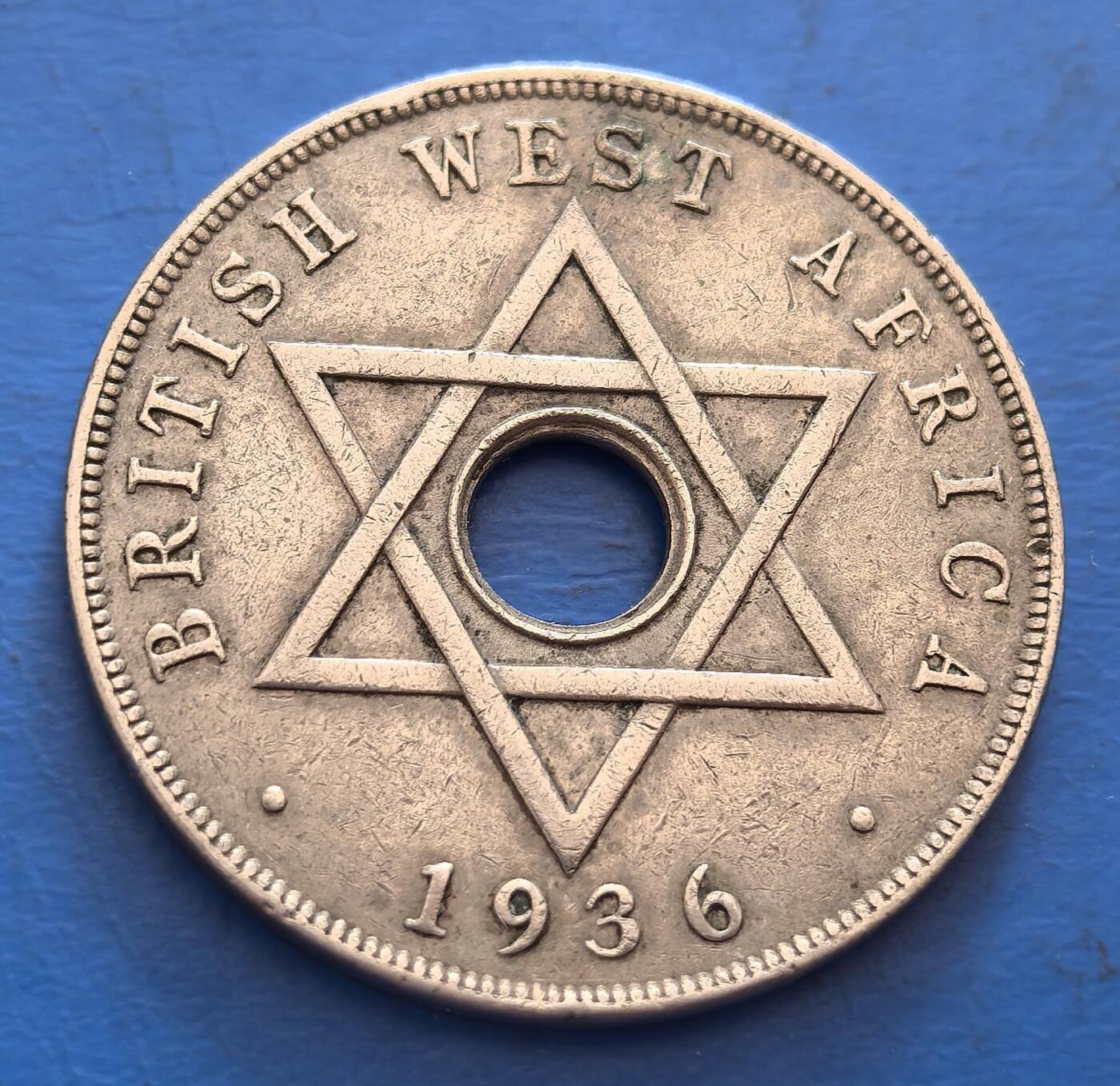 外国优质老铜币银币，周六九点倒数截拍，满百包邮，可寄存半年，喜欢朋友微信扫描二维码可直接参拍 英属西非1936年爱德华八世大便士