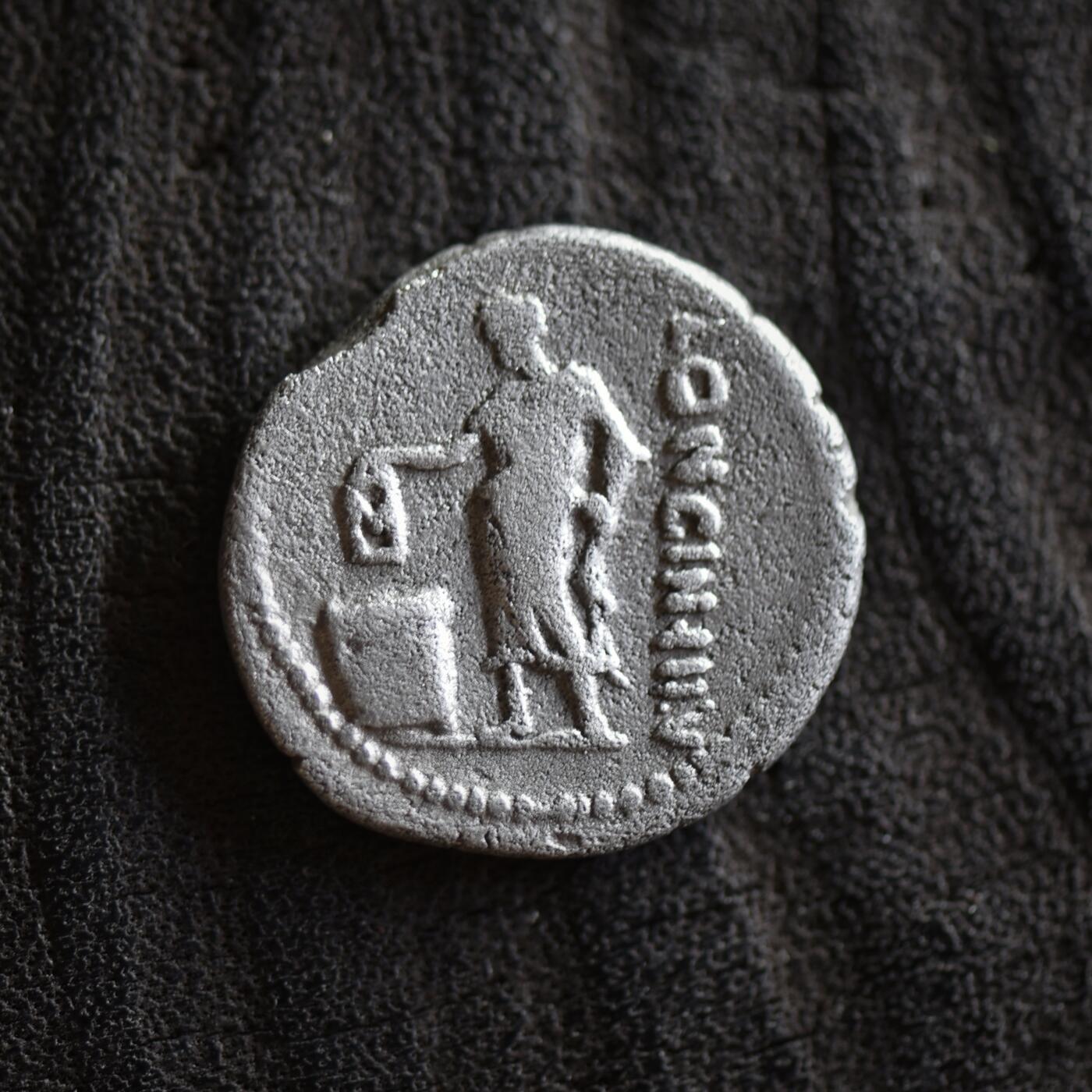 【良泉】【2025年最后一场】12月18日晚19.30点开拍！188组【直播场】西方古代钱币、丝路杂项、印章！ 【罕见】公元前63年【古罗马】共和时代，朗基努斯打制“选举”第纳尔银币，3.45克