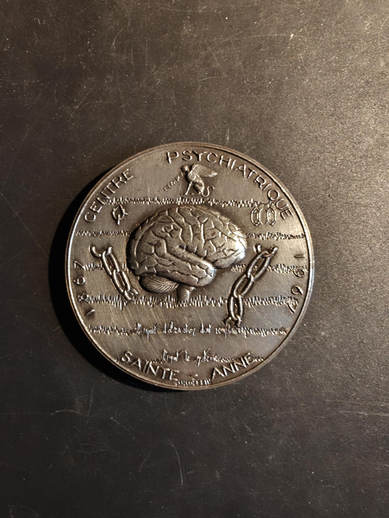 老王徽章第167期 法国圣安妮精神病中心镀银大铜章     直径66mm.    重量147.2g