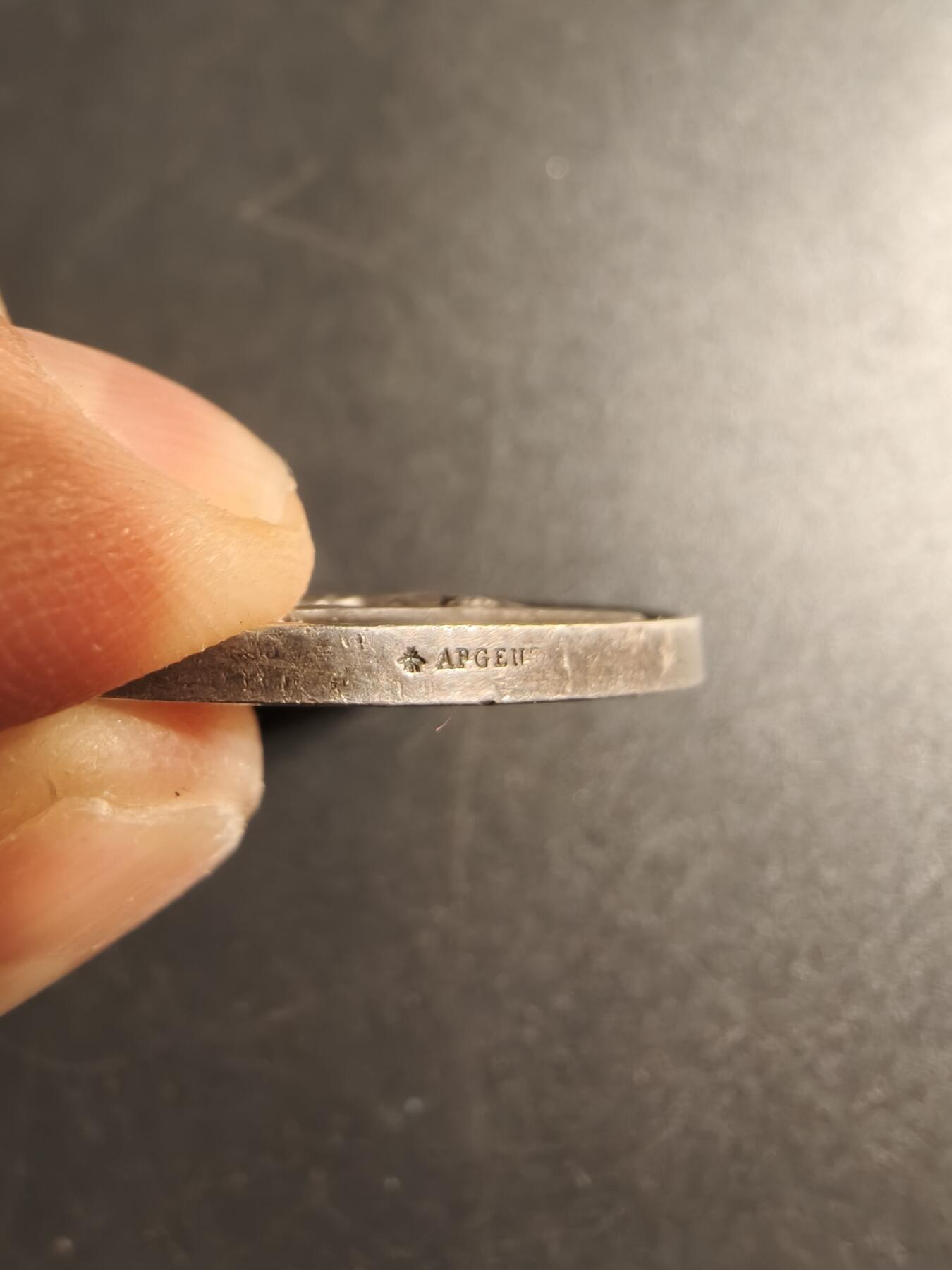 老王徽章第167期 法国银婚章    原盒    950银蜜蜂边铭    少见大尺寸直径42mm.  重量31.1g.    1866年