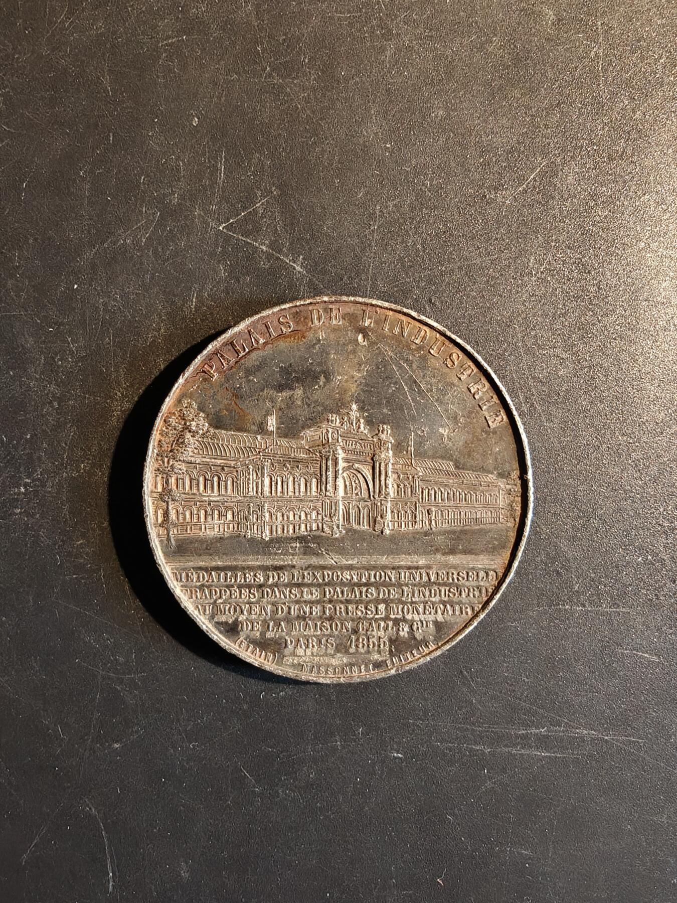 老王徽章第167期 法国1860年巴黎工业宫博览会纪念章      直径50mm.    重量43.4g