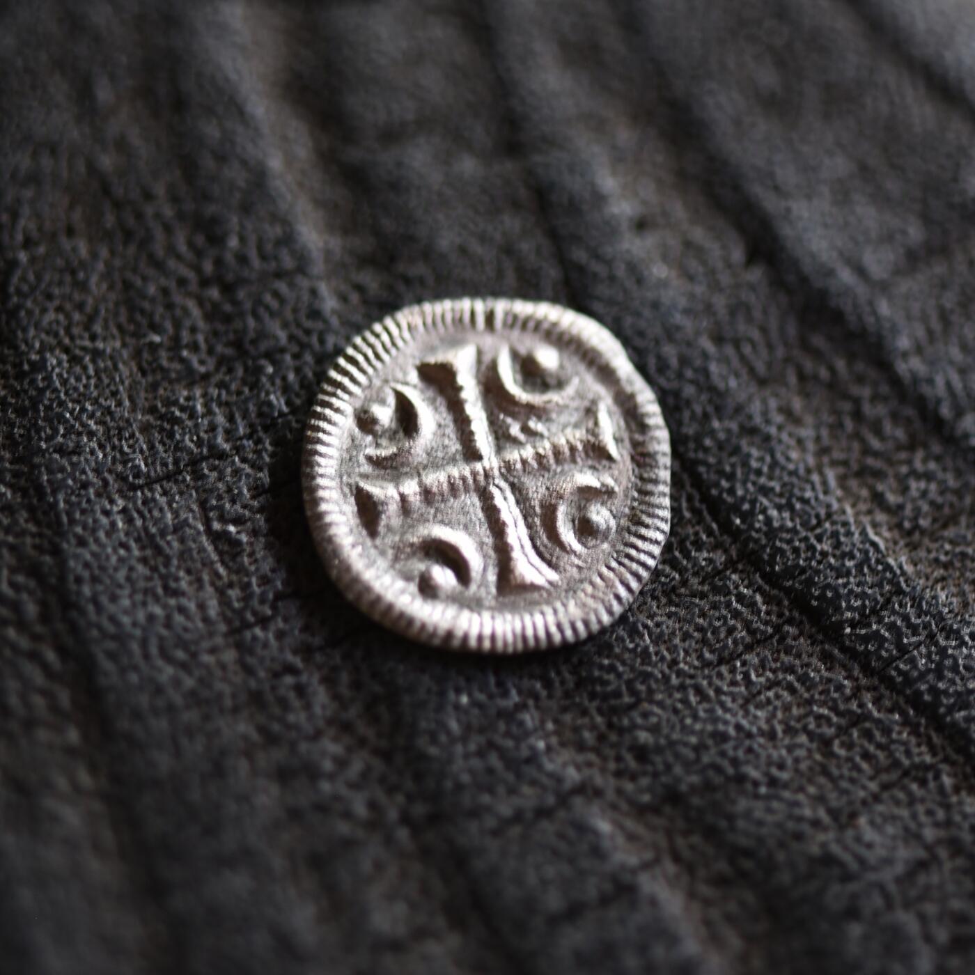 【良泉】【2025年最后一场】12月18日晚19.30点开拍！188组【直播场】西方古代钱币、丝路杂项、印章！ 【极美品】公元1131-1141年【中世纪】匈牙利，阿尔帕德王朝国王——贝拉二世 第纳尔【微型】银币，0.33克