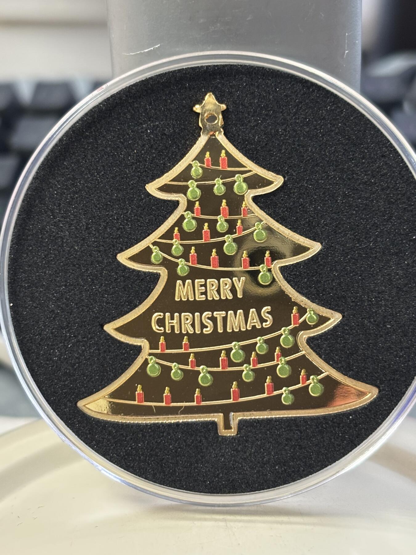 第184期拍卖 加纳2021年圣诞节圣诞树彩色异形镀金纪念币带证书，