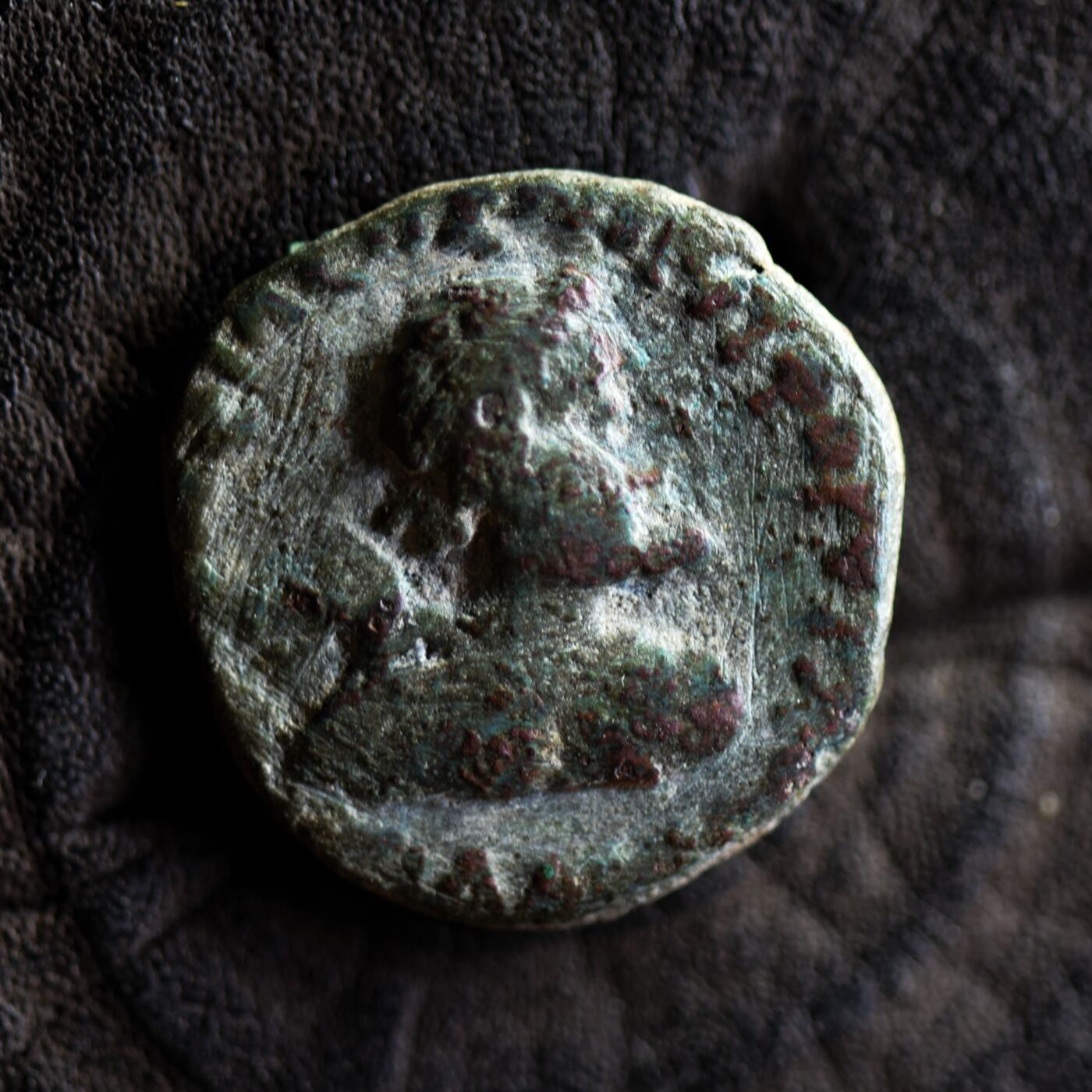 【良泉】【2025年最后一场】12月18日晚19.30点开拍！188组【直播场】西方古代钱币、丝路杂项、印章！ 公元前115-95年【印度·希腊】普什卡拉瓦蒂造币厂，正面宙斯半身像，反面双子座帽子和棕榈枝，5.11克